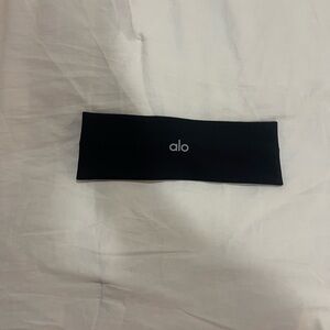 Alo Black Headband